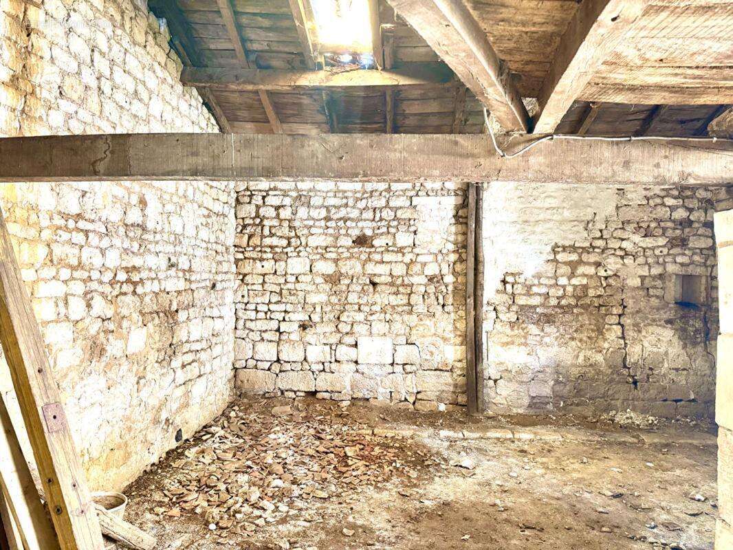 112 m² à rénover, Idéal investisseur, résidence principale ou maison de vacances ! - photo 4