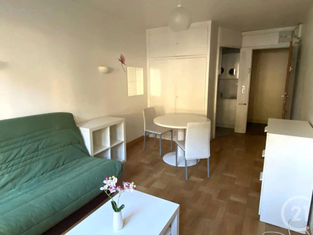 Appartement à NEUILLY-SUR-SEINE