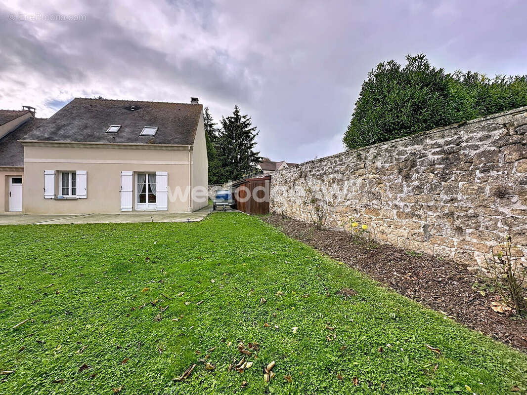 Maison à CONDECOURT