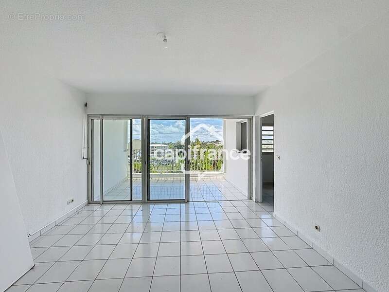 Appartement à BAIE-MAHAULT