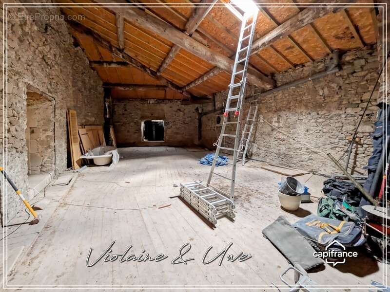 Maison à AZILLE