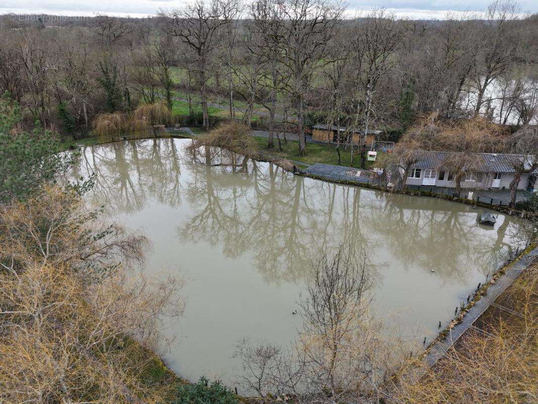 Terrain à MONTIPOURET