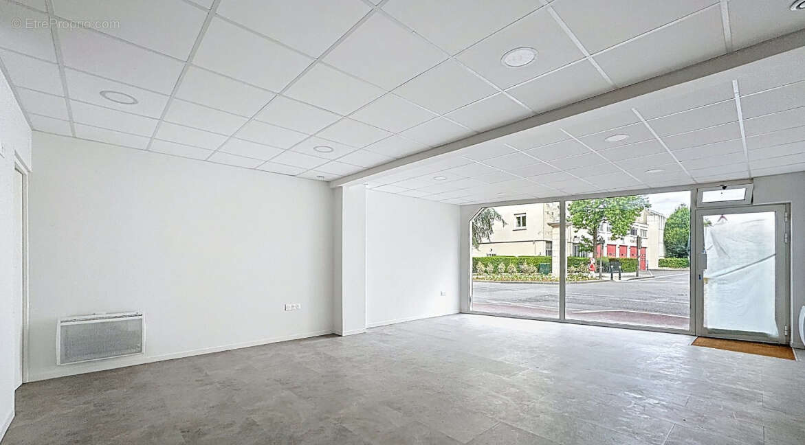 Commerce à SURESNES