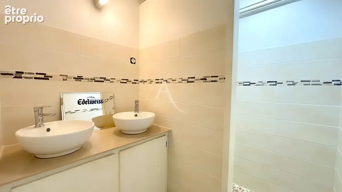 Villa d'architecte T7 (246 m²) avec piscine et revenus locatifs - Les Trois-Îlets - photo 8