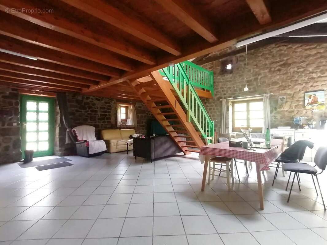 Maison à DESAIGNES