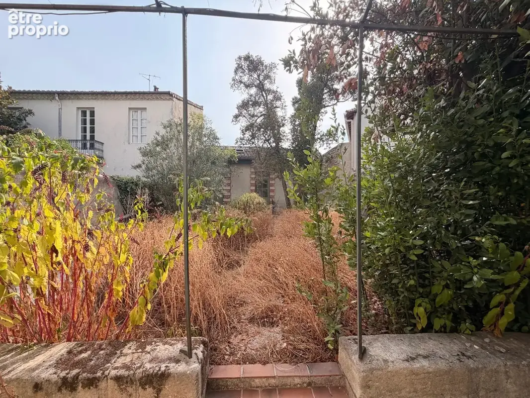 NIMES ARENES Maison de ville 7 pièces de 182 m2 avec jardin et dépendance - photo 22