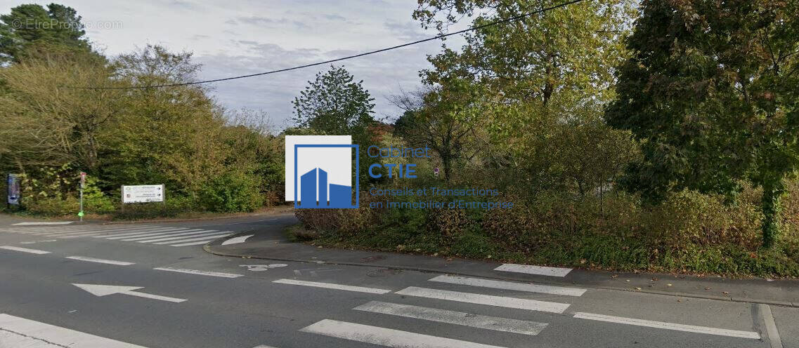 Vue de la façade - Terrain à ANGERS