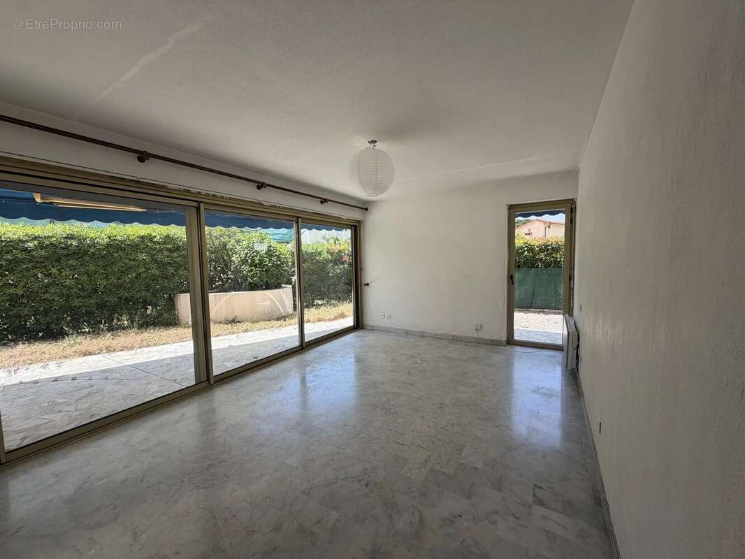 Cagnes sur mer : 2 pieces avec jardin ! - photo 2