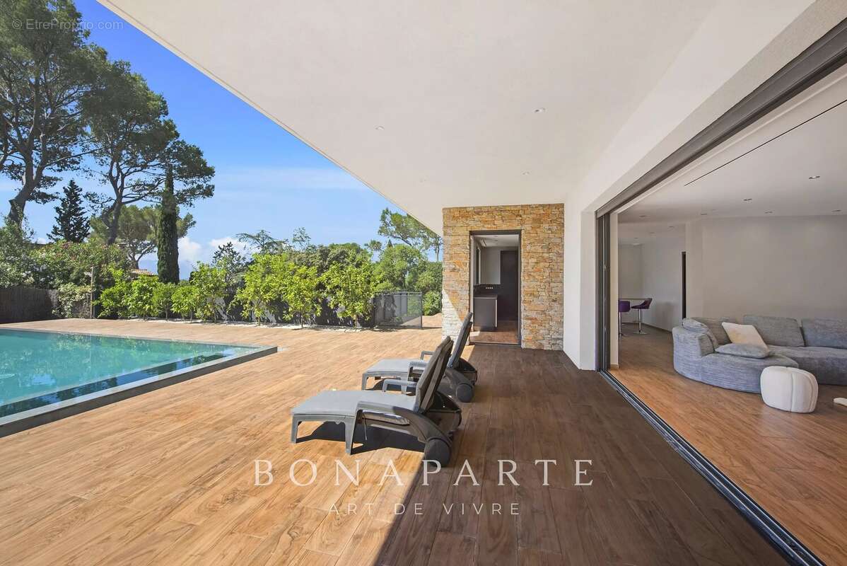 EXCLUSIVITÉ – Villa contemporaine de 330m² à très haute performance énergétique - photo 6