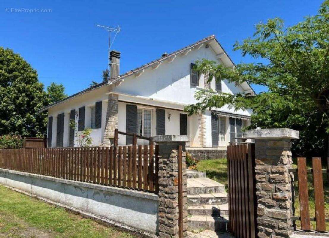 Maison 181 m² à Sauze-Vaussais  - photo 3