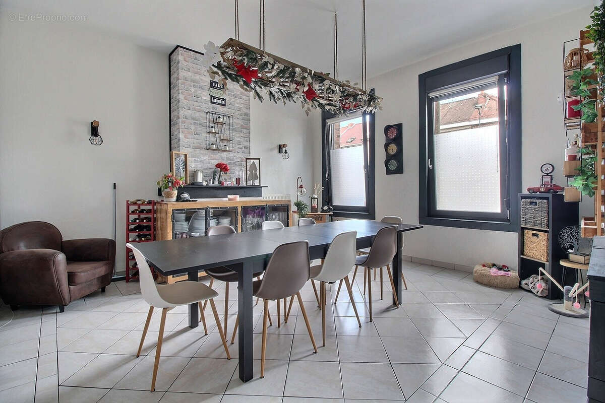 Maison familiale semi-plain-pied de 186m2 avec 5 chambres et 3 salle de bains. - photo 6