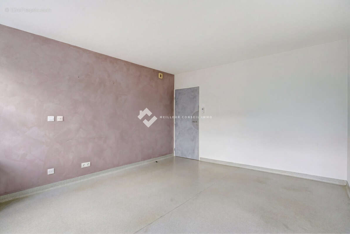 Appartement 108 m² à Saint-Bonnet-De-Mure  - photo 8