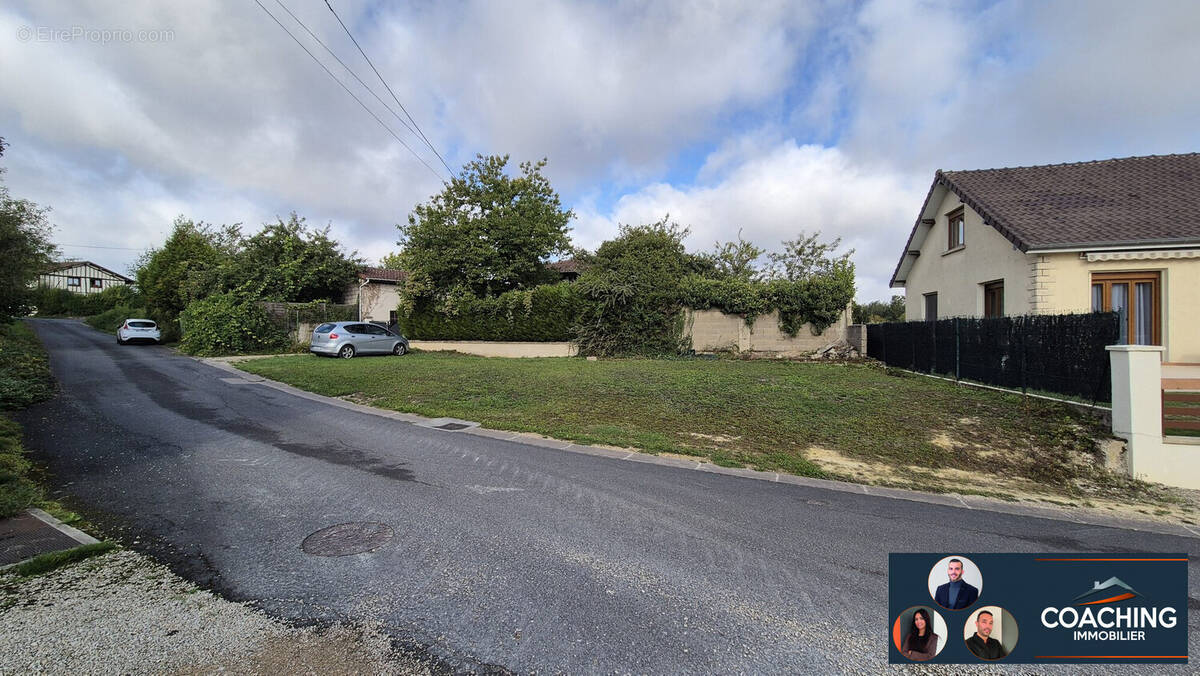 Terrain à SAINT-AMAND-SUR-FION