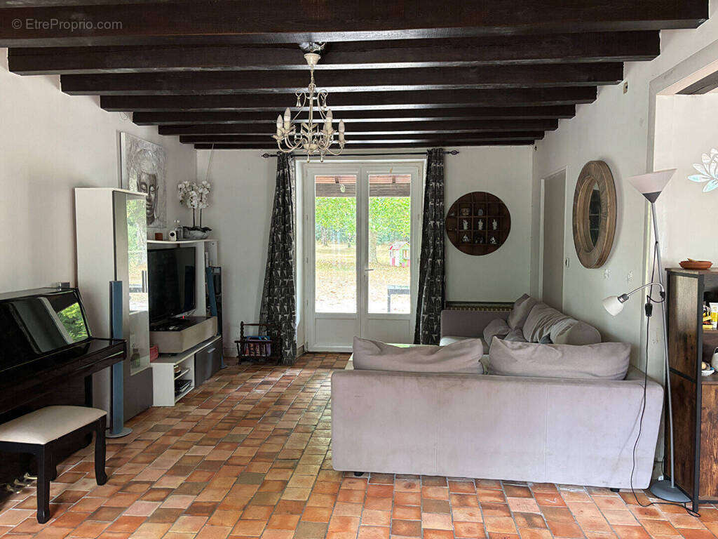 Maison à SASSIERGES-SAINT-GERMAIN