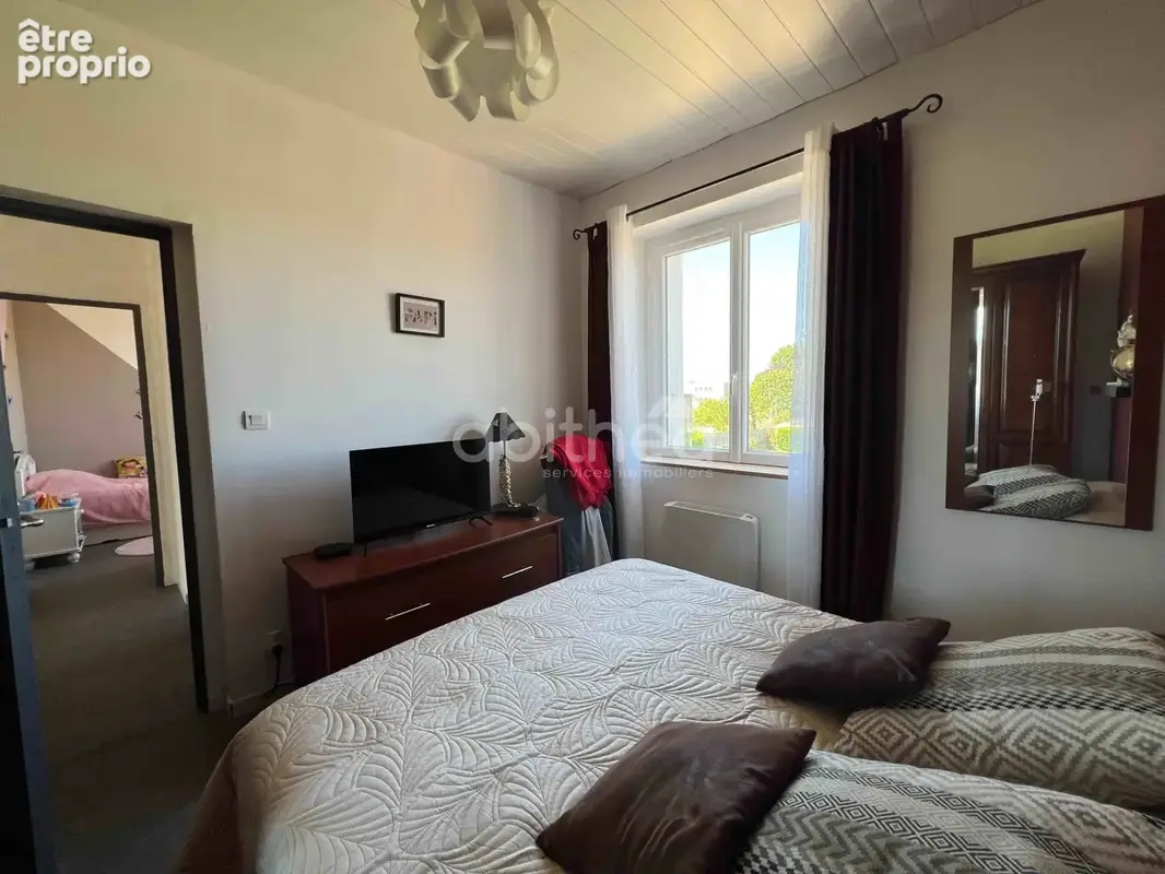 Maison rénovée avec terrain et dépendances. - photo 10