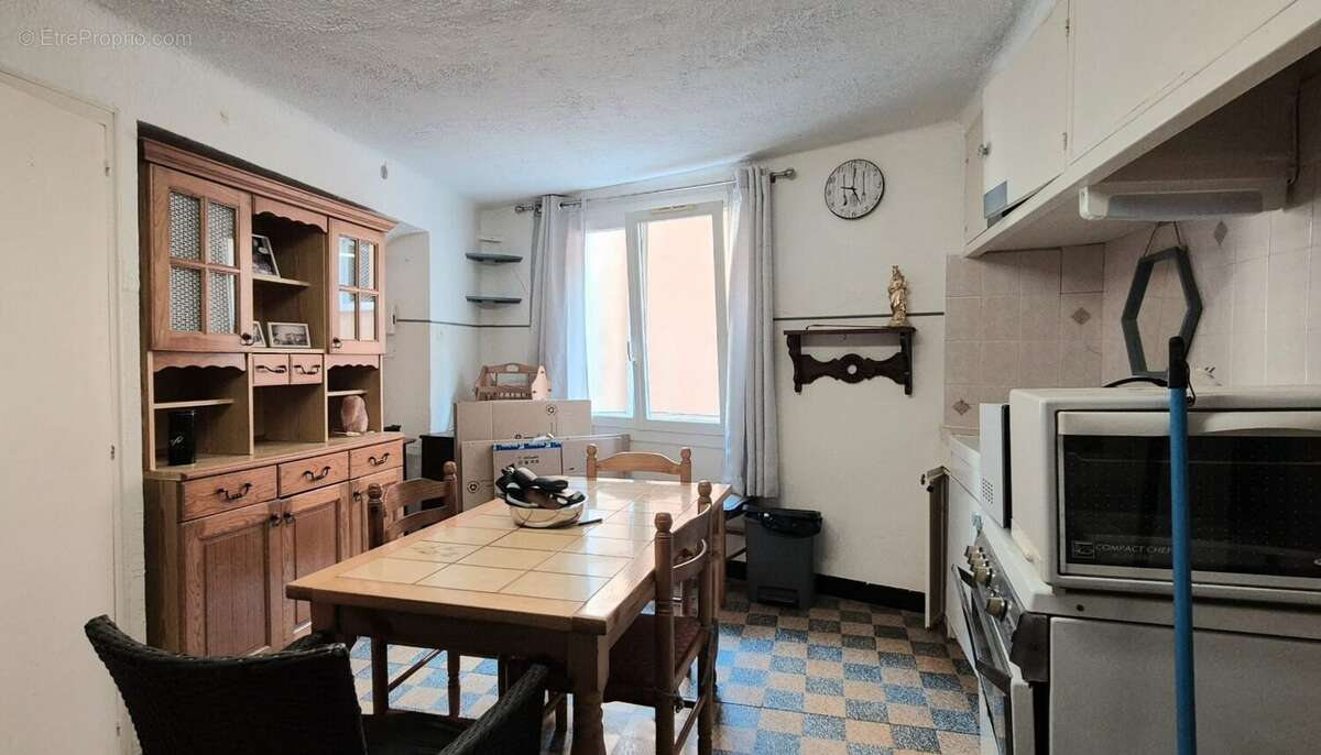 Maison à CEYRESTE