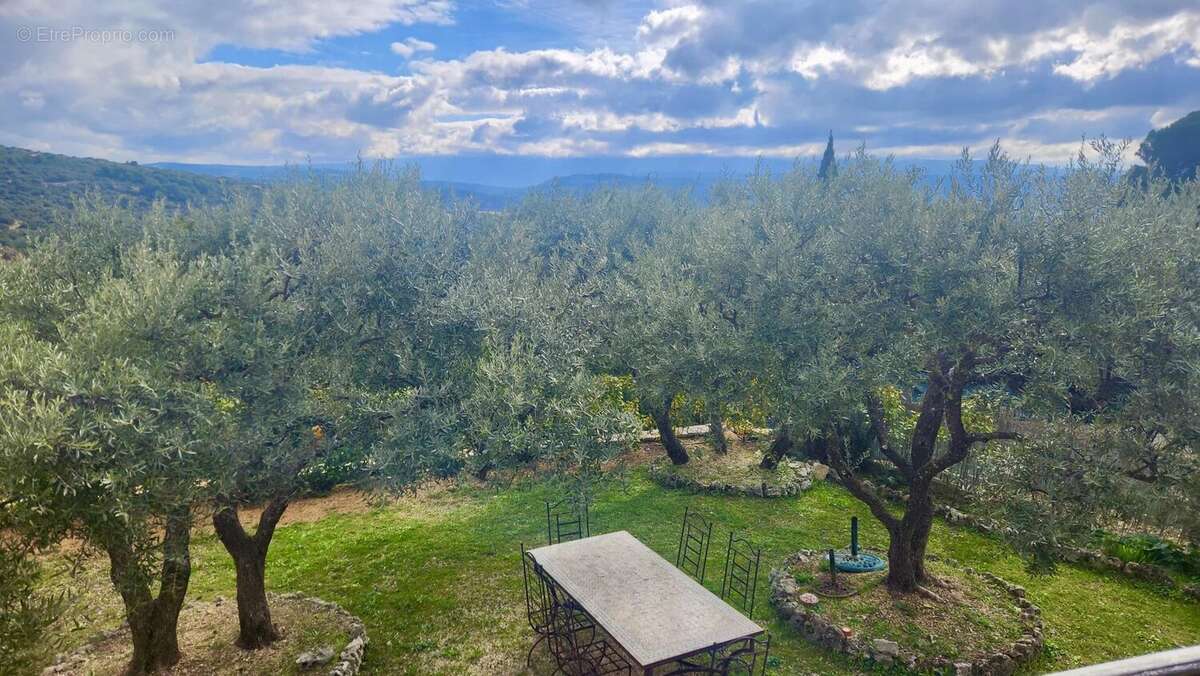 Maison à SAINT-SATURNIN-LES-APT