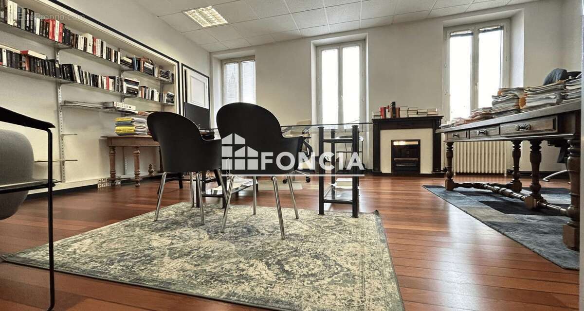 Immeuble de bureaux R+2 idéalement situé à Villeneuve-sur-Lot - photo 3