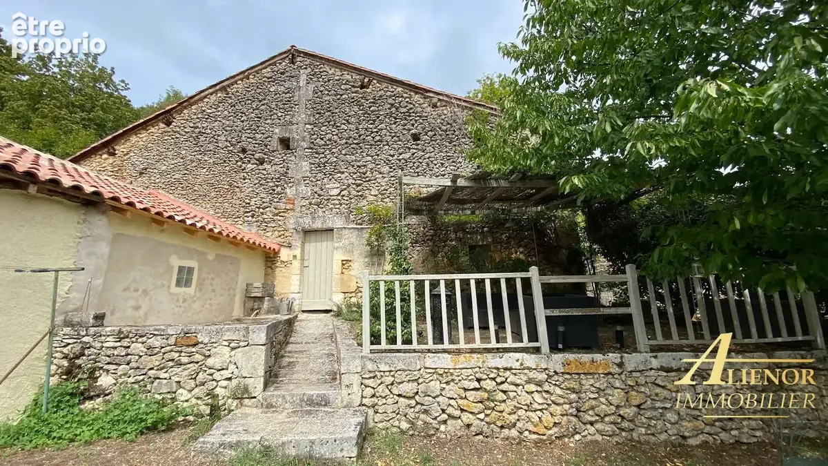 Maison de caractère en pierre avec grange - Bourdeilles 24310 - photo 2