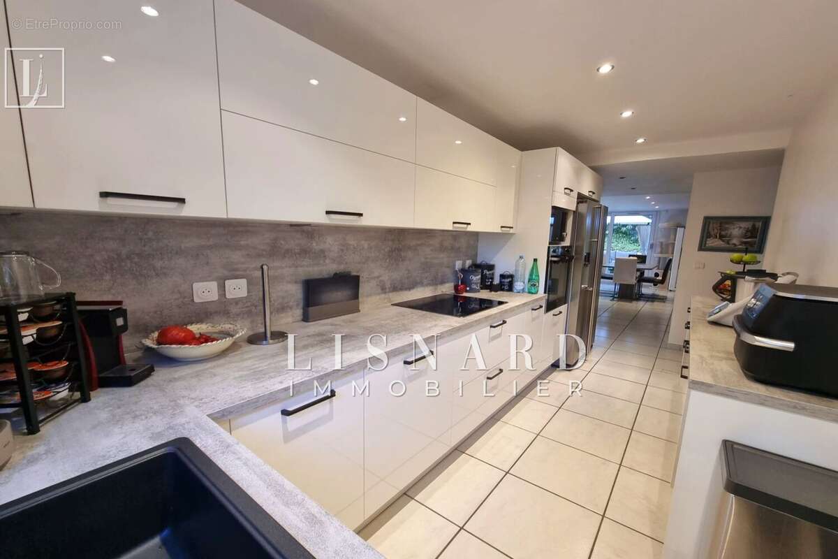 Appartement à VALLAURIS