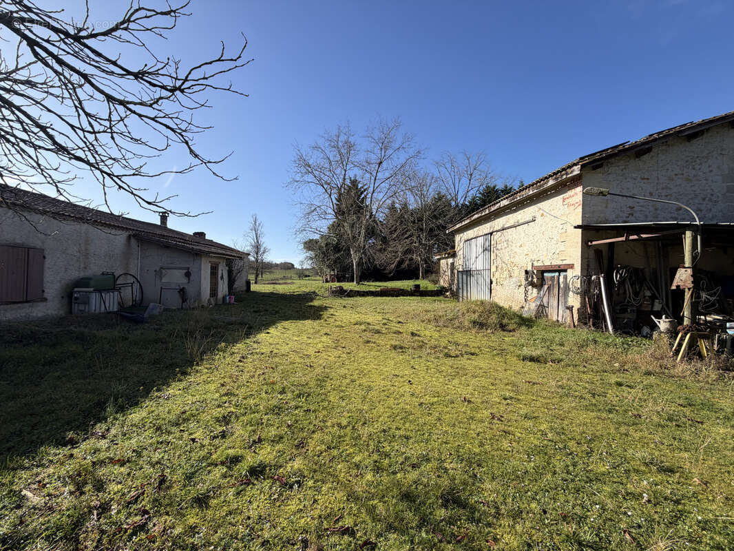 Maison avec grange et grand terrain - photo 7