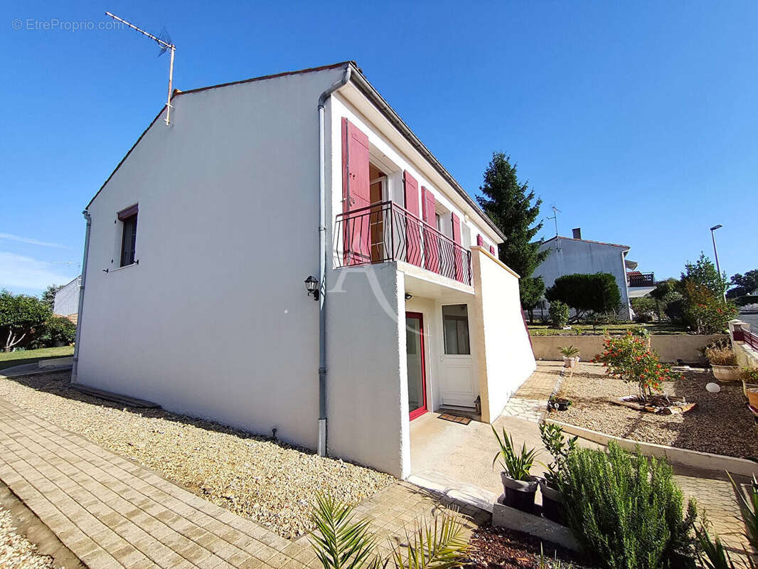 Maison à FONTCOUVERTE