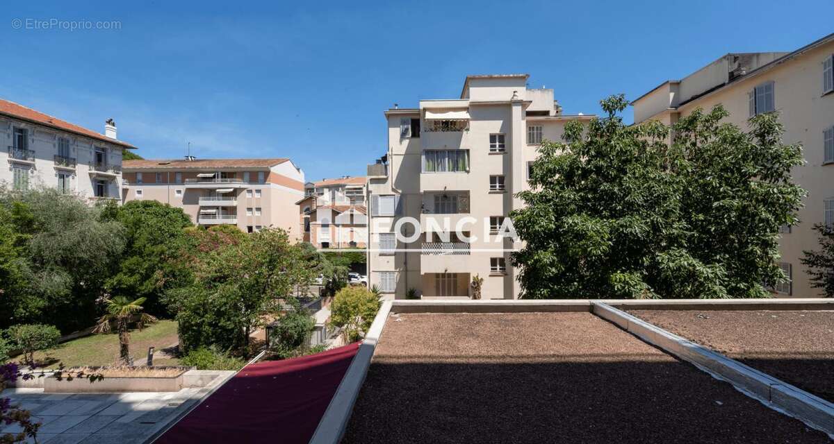 Cannes centre carnot dans residence securisee spacieux 2 pieces traversant balcon  loggia cave - photo 11