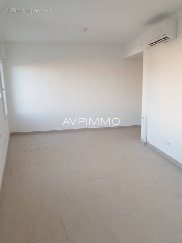 Commerce à SAINT-CYR-SUR-MER