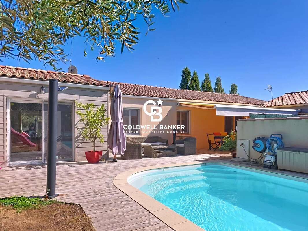 Maison à CHAMPAGNE-LES-MARAIS