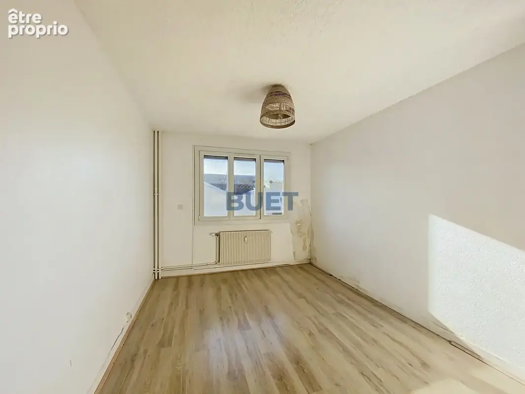 À decouvrir : spacieux appartement t5 avec cave et garage   rue prosper de barante - photo 6