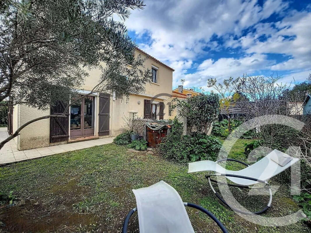 Maison à SAINT-LAURENT-DE-LA-SALANQUE