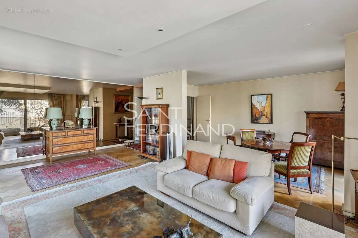 Appartement à NEUILLY-SUR-SEINE