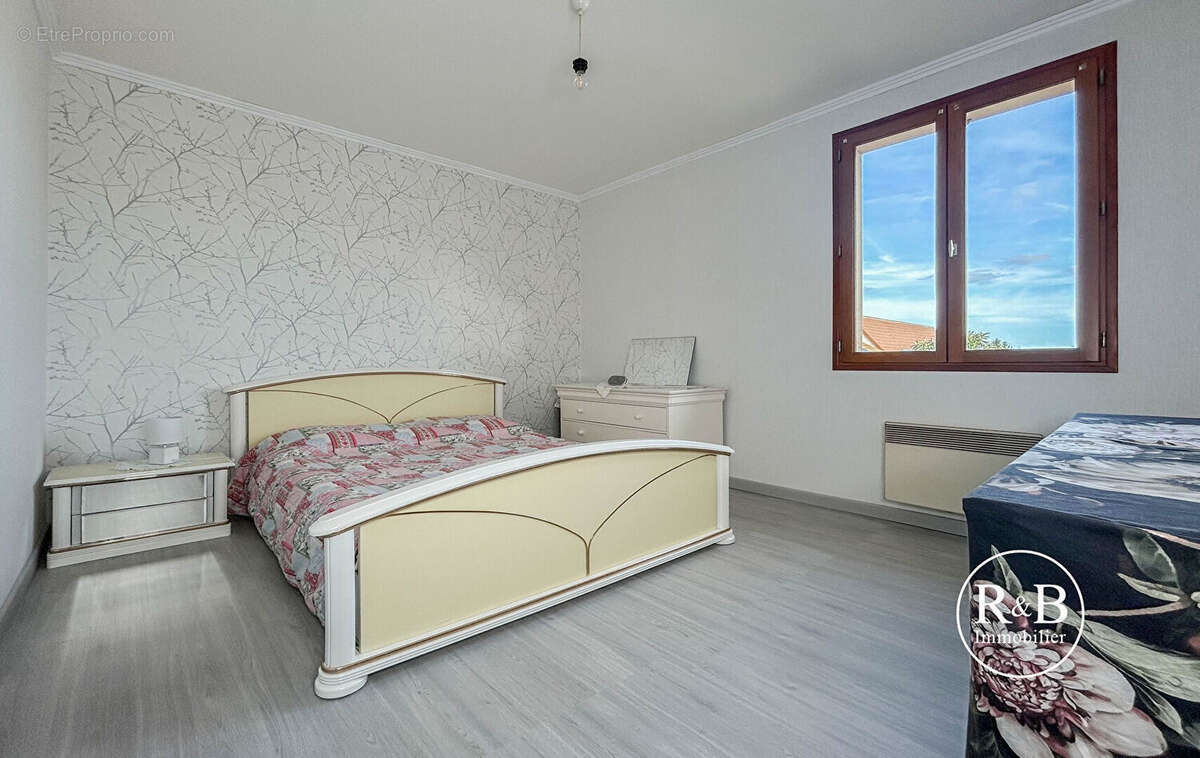 Maison à LES CLAYES-SOUS-BOIS