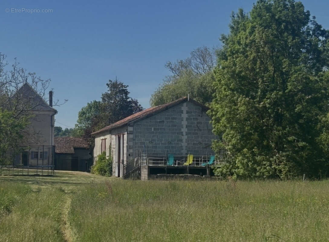 Maison à AUBETERRE-SUR-DRONNE