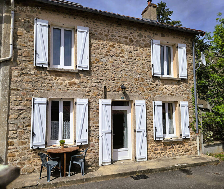 Maison à SAINT-HILAIRE-LA-TREILLE
