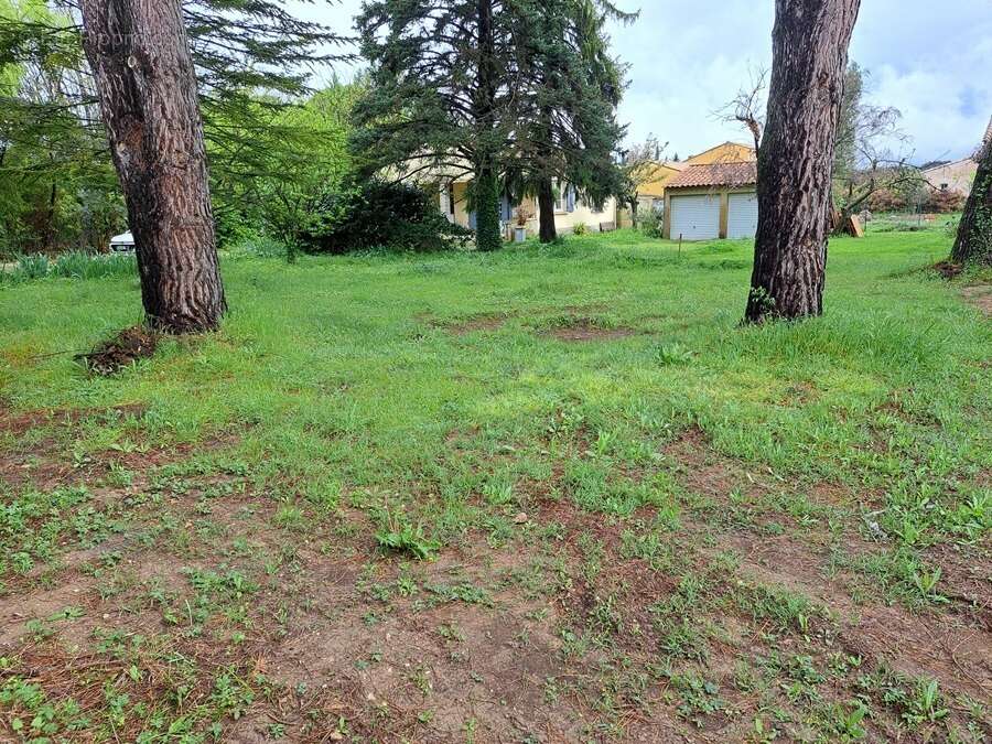 Terrain à VERNEGUES