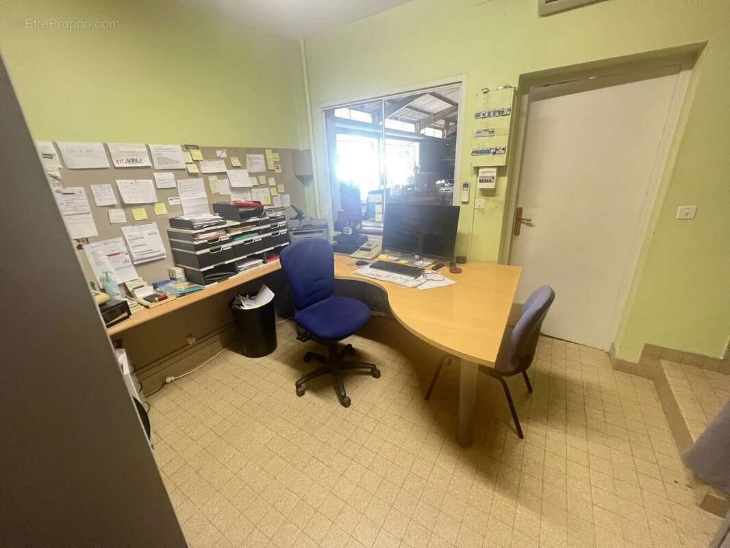 ENTREPOT AUCH 800 M2 plus maison 200 M2 - photo 7