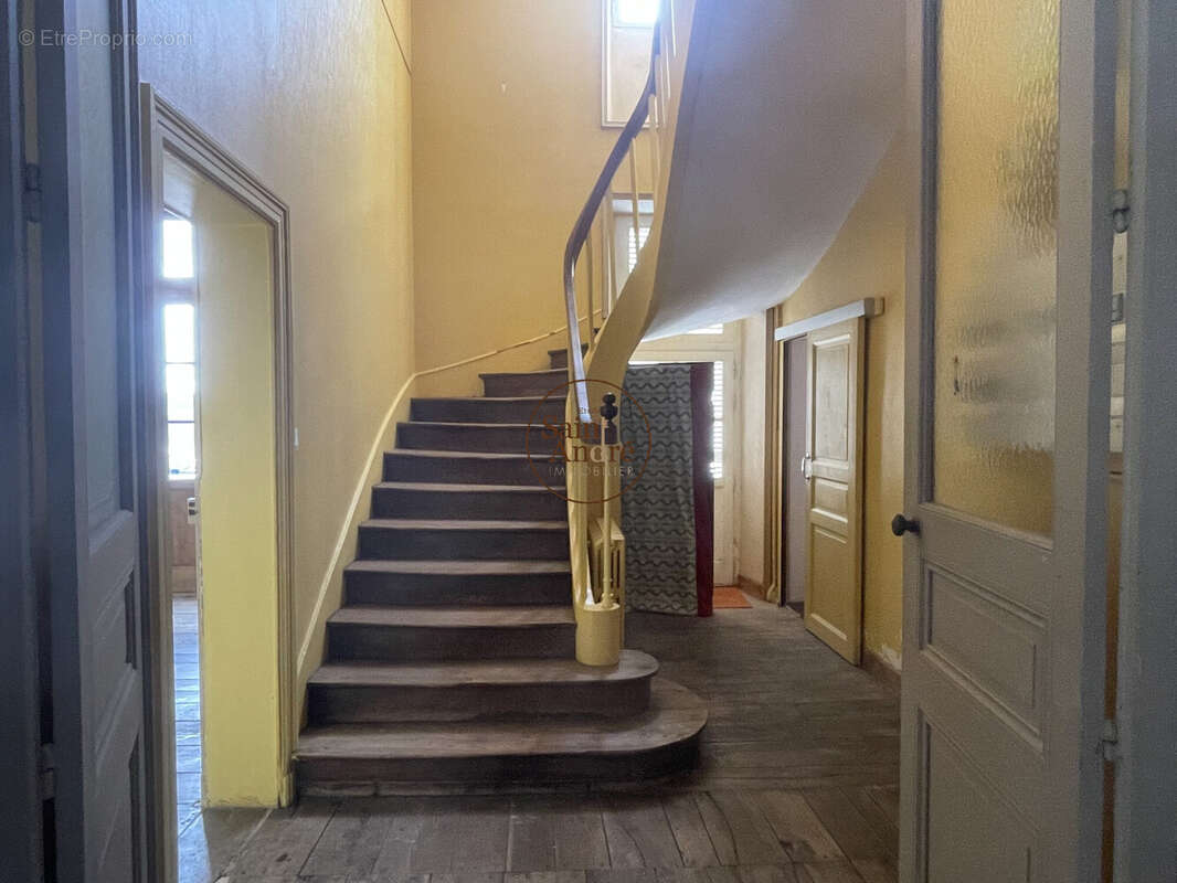 Maison 250 m² à Angouleme  - photo 5