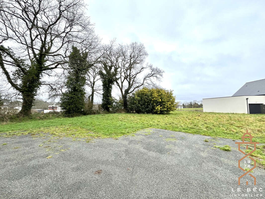 Terrain à SAINT-AVE