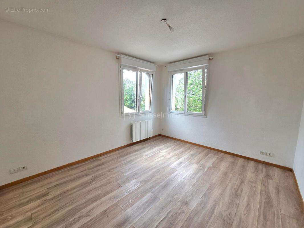 Appartement t4 plain-pied 83.4 m²  199000 euros - photo 3