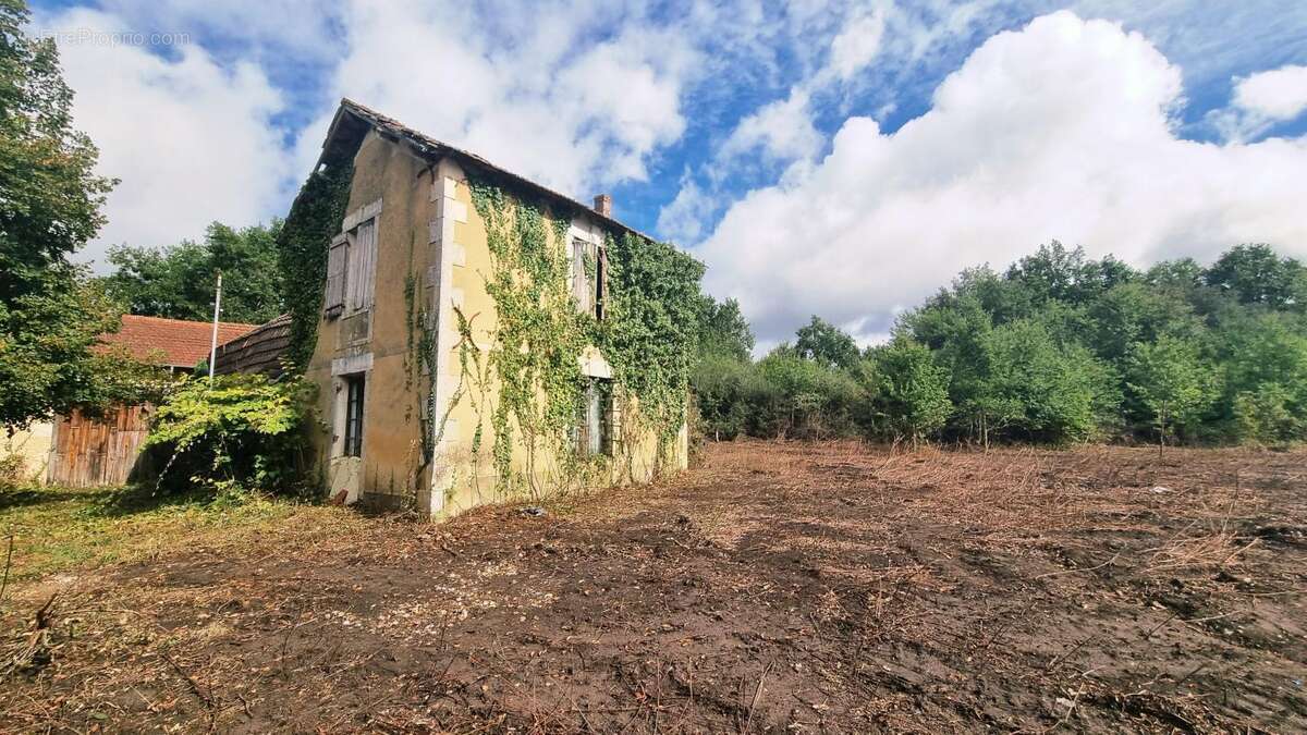 Maison à SAINT-AMAND-DE-VERGT