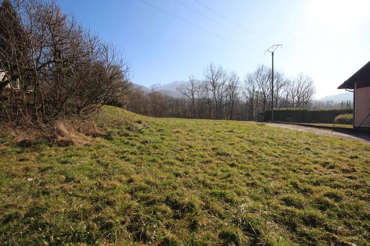 Terrain à LA ROCHETTE