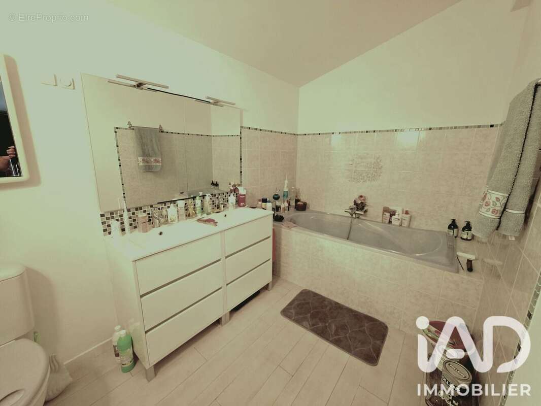 Maison 211 m² à Nieul-Les-Saintes  - photo 9