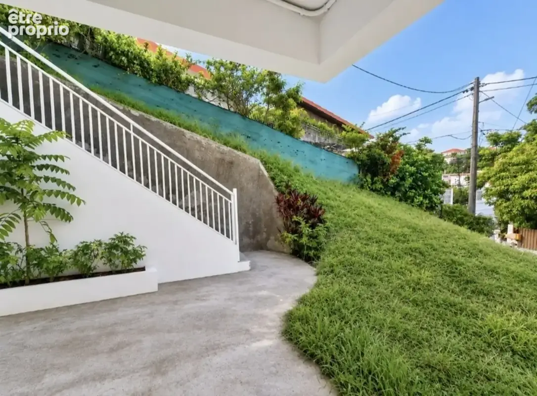 A vendre - Fort de France – Quartier Didier - Maison d'architecte – 7 Pièces – 4 Chambres + Petit T2 Indépendant - photo 20