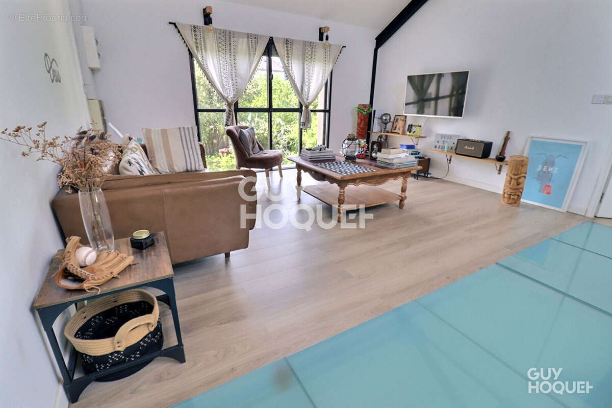 Maison à SAINTE-GENEVIEVE-DES-BOIS