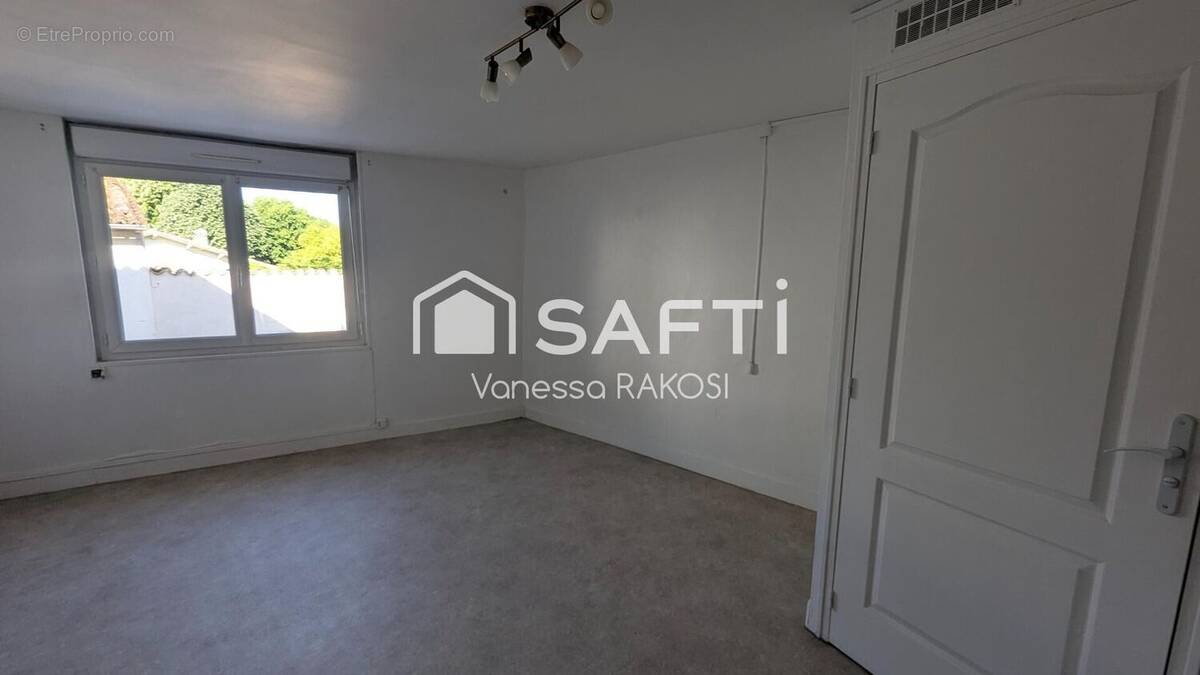 Photo 1 - Maison à SAINT-JEAN-D&#039;ANGELY