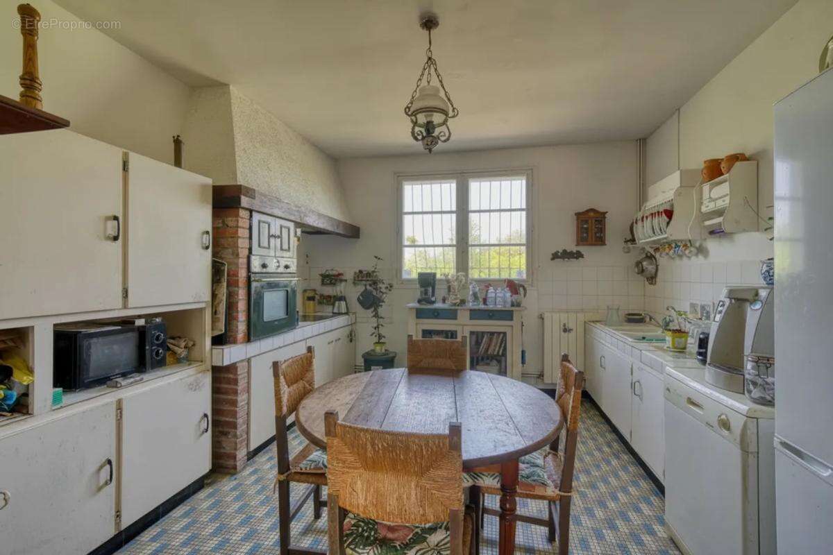 Maison de 8 pièces de 244 m² à Saint-Sever-de-Saintonge - photo 6