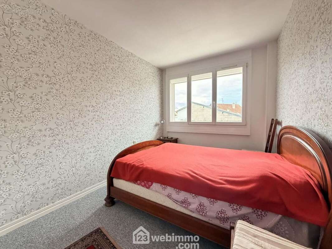 Voici la première chambre de 10 m² - Appartement à LAON