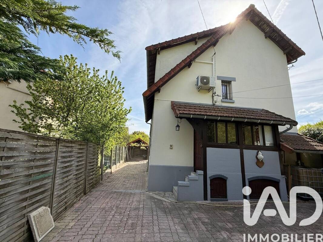 Photo 1 - Maison à MONTIGNY-LES-CORMEILLES