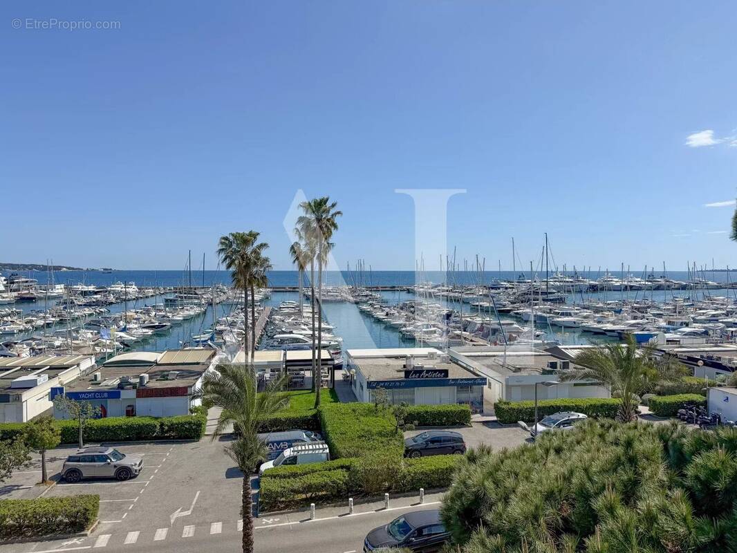 Appartement à VALLAURIS